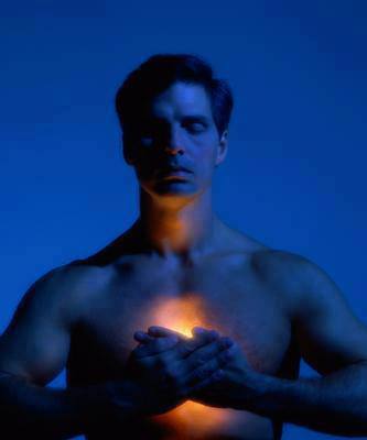 hombre luz en corazon