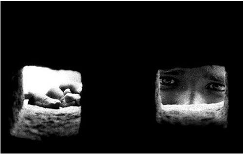 niño ojos aterrados