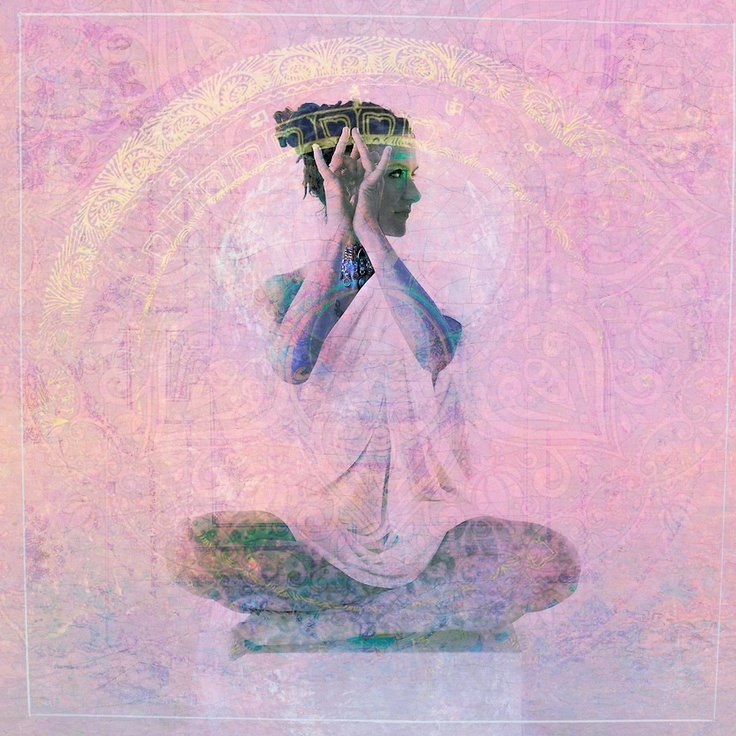 mujer preciosa rosada